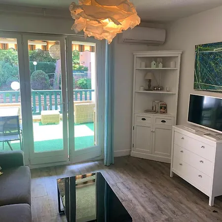 D'une Chambre A A 300 M De La Plage Avec Piscine Partagee Et Wifi *